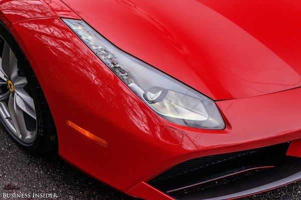 11. Передние фары практически не отличаются от фар модели 458. Да это и незачем.