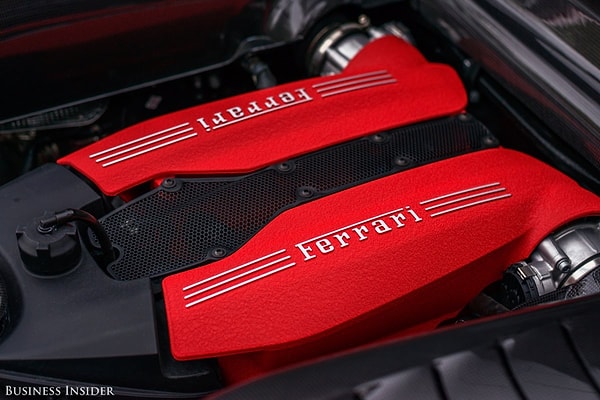 19. Ferrari - это просто произведение искусства на колесах, включая двигатель.