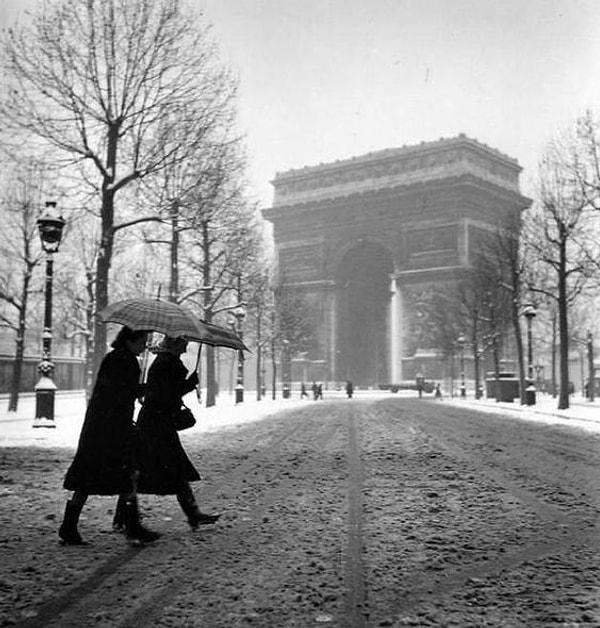 9. 1940 Paris