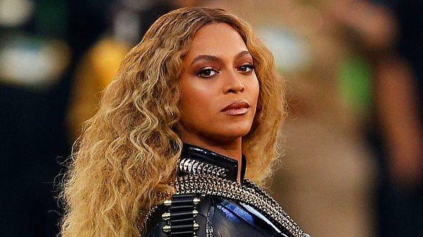 Super Bowl'a katılan Beyonce, Rönesans üçlemesinin ikinci albümünün 29 Mart'ta yayınlanacağını duyurdu.