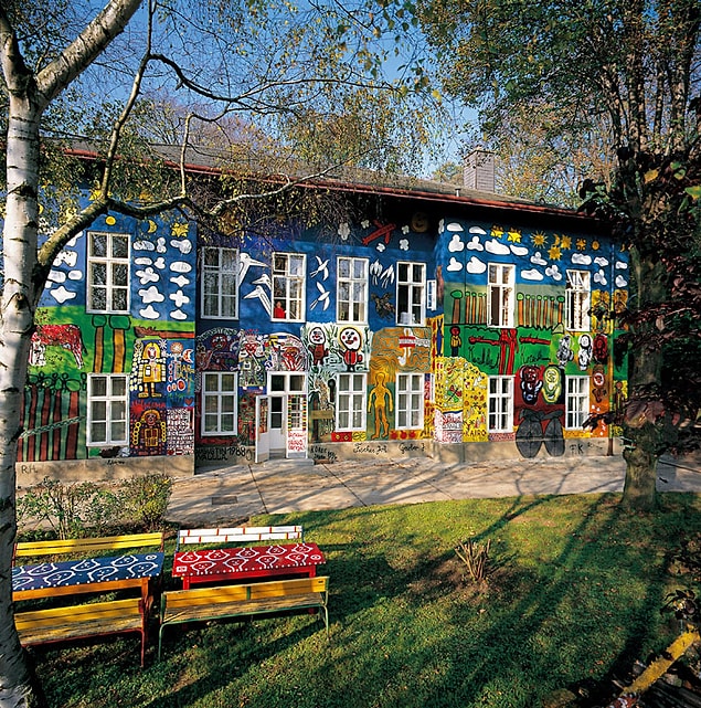 Şizofreni hastalarının görsel dili kullanmalarını sağlayacak girişimlerde bulundular.