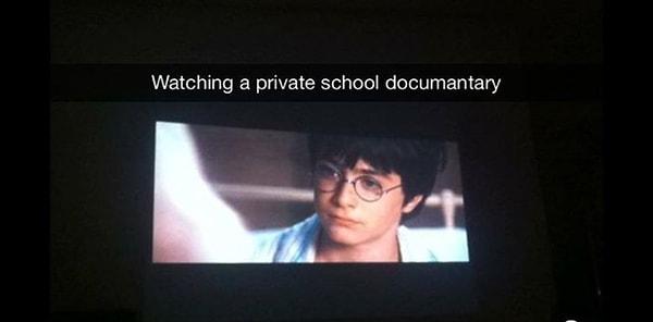 22. "Özel okul belgeseli izliyorum."