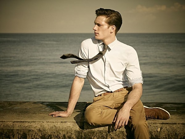 12. «Я необрезан и чувствую себя невероятно неуверенно по этому поводу, так что перед сексом я всегда оттягиваю крайнюю плоть»