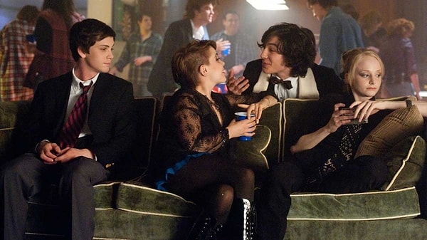 15. Хорошо быть тихоней (2012)