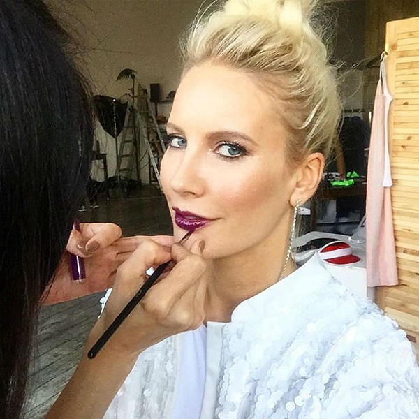 2. «Когда-то мне было неловко даже разговаривать с посторонними людьми. Трудно было подойти к человеку на улице и задать вопрос: «Который час?»