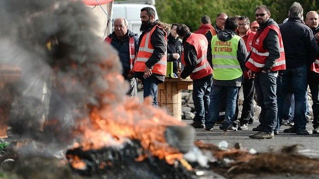 Ülkenin en önemli sendikalarından CGT'nin grevlere katılacağını açıklaması işleri değiştirdi