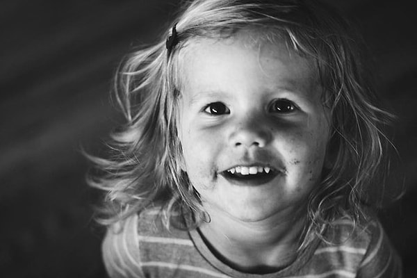 8. Поймайте свое дитя в его "натуральном" состоянии: щечки в шоколаде или пятна грязи