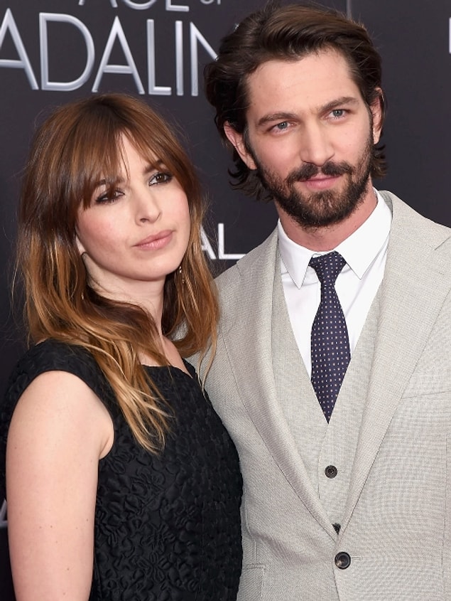 22. Ama maalesef Michiel Huisman aktris Tara Elders ile evli.