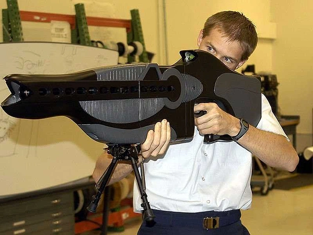 The personal stopping and stimulating rifle was developed by the US Department of Defense. It is not a deadly weapon and is designed to temporarily blind the enemy.