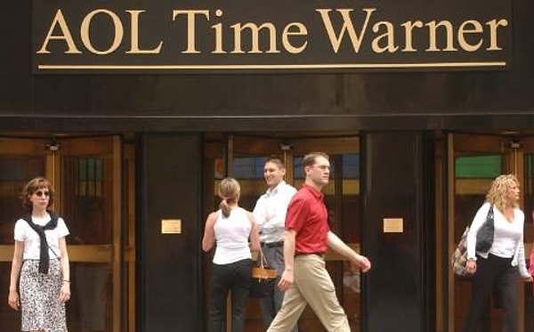 9. AOL покупает Time Warner