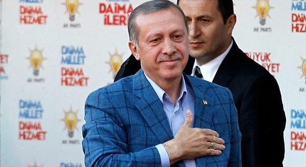 Bu ceketi bilmeyenimiz yok. Günümüzde birçok siyasi ve ünlü bu ceketi giyiyor. Cumhurbaşkanı Erdoğan'ın öncülük ettiği akım günden güne yayılıyor. Sosyal medyada ''Başbakan'' olmak için 1.şartın bu ceket olduğuna dair ciddi iddialar var. 😃