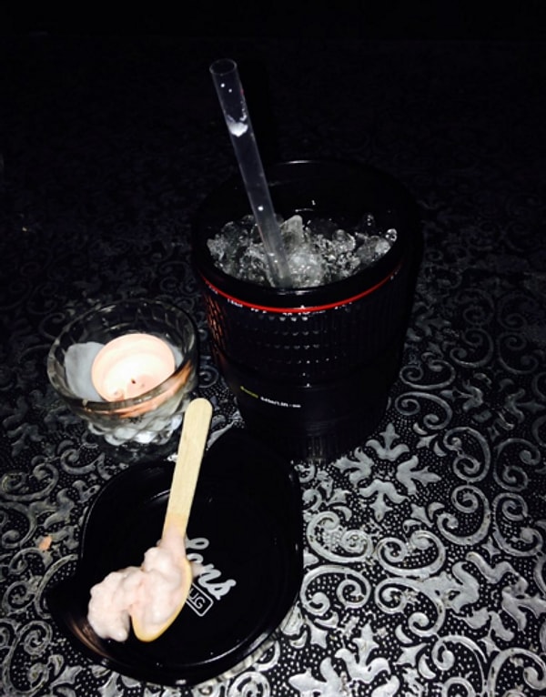 21. Пить можно даже из объектива камеры