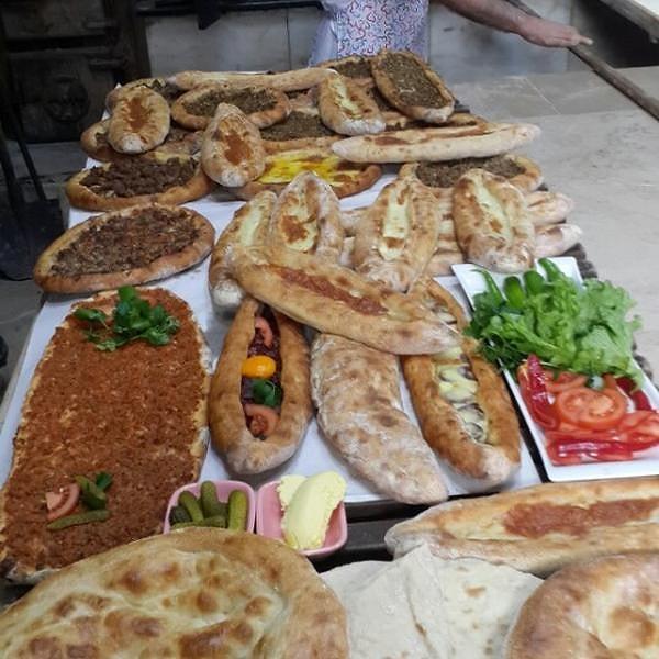 2. Trabzon'un ağır kahvaltılıkları peynirli ve kıymalı, onların şahı ise: Rüştü'nün Fırını