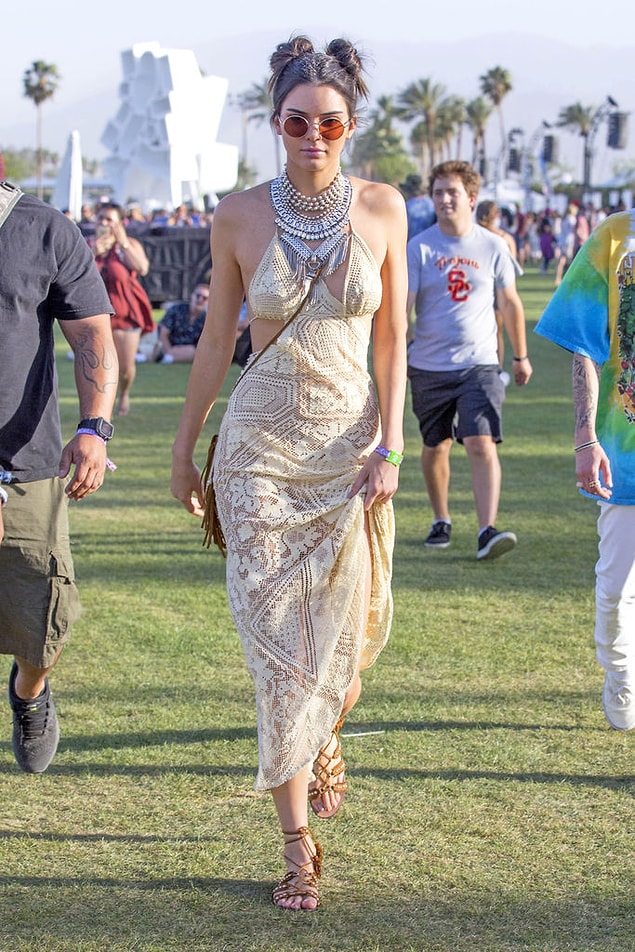 İşte tam olarak da bu özelliği onu festivallerin en kullanışlı saç modeli haline getiriyor.