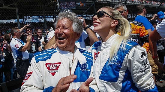 Lady Gaga, Efsane Yarışçı Mario Andretti ile Indy 500'de Direksiyon Başına Geçti