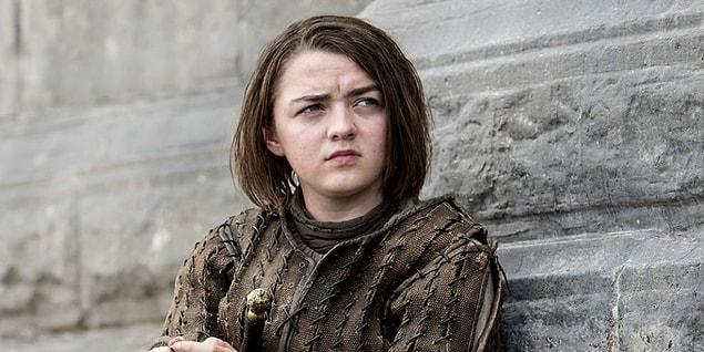 4. Maisie Williams was bored of wearing the same outfit for 4 seasons. She was looking forward for her time in Braavos so she could wear new costumes.