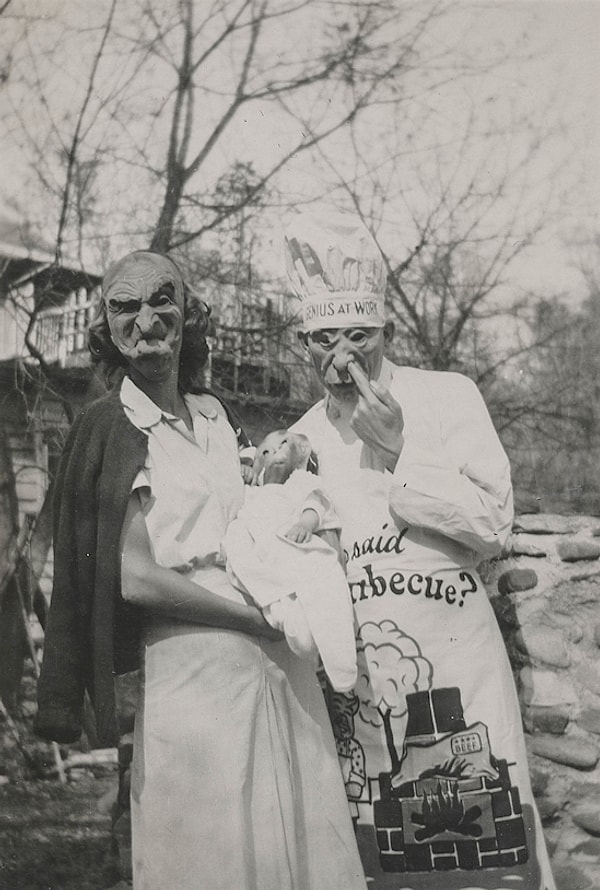 1. Надеюсь они не собираются жарить это дитя?