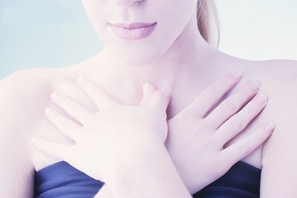 6. Скрестите руки на груди. Какая рука сверху?