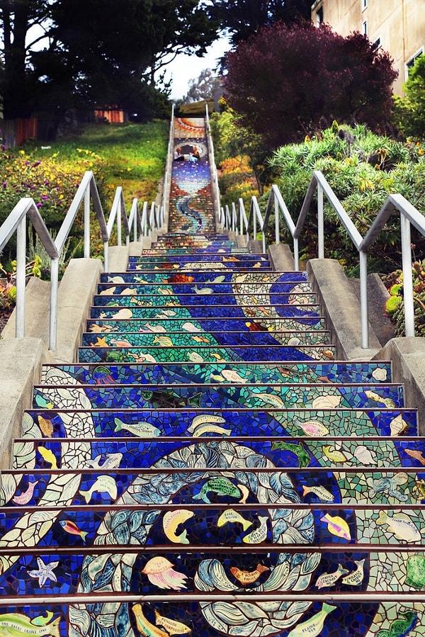 5. 16. Caddde Mozaik Merdivenleri - San Francisco, ABD