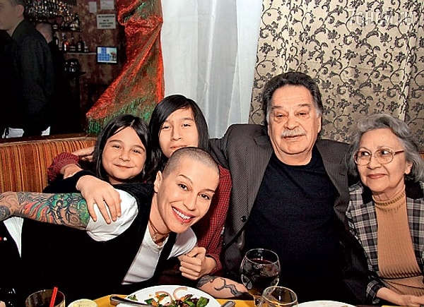 7. По словам артистки, это не первый случай прессинга со стороны Бальзано – конфликты с отчимом ее сын терпел все детство