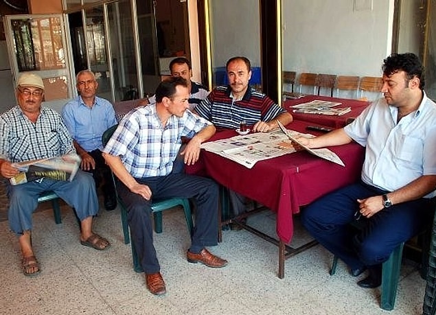 10. Kahvehane, berber gibi ortamlarda sohbetleriyle bilinen ve herkes tarafından tanınan adamlardır.