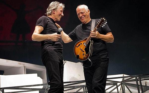 33. “Waters, uzun yıllar Gilmour’un sözlerle hiç ilgilenmeyişine sinir oldu.”