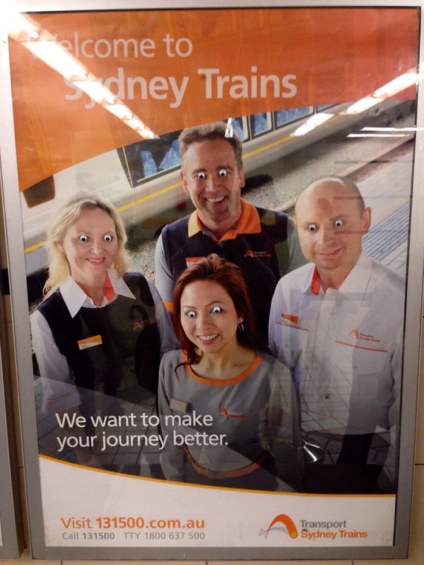 8. Новый взгляд на рекламные постеры и пассажиров.