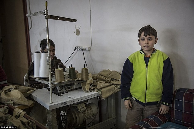 Atölyede çalıştırılan çocuklar becerilerine göre günlük 40TL ile 70TL arası para kazanıyorlar