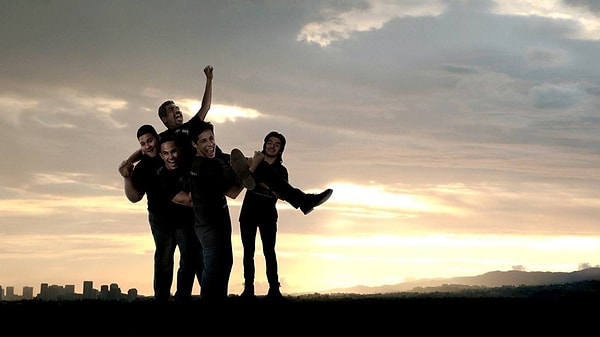 8. Жизнь робота (2015).