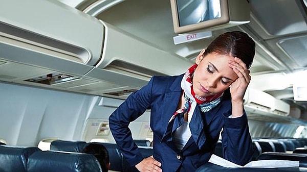9. Uçuşlarda olan gecikmelerden en kötü etkilenenler her zaman kabin memurları oluyor.