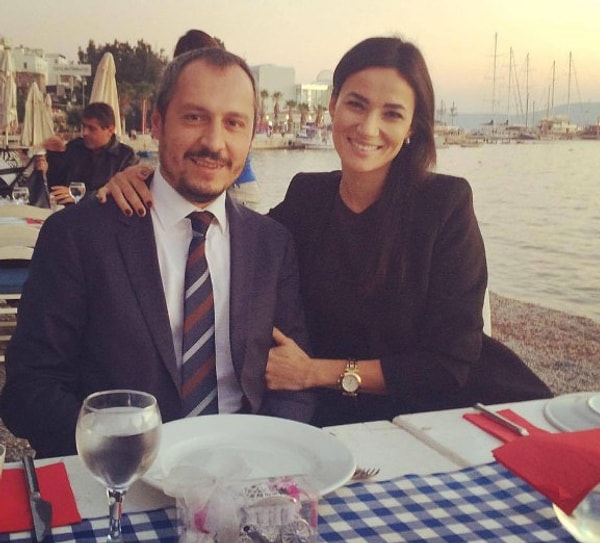 Bir süre modellik yaptıktan sonra Didimli iş adamı Sedat Sarıbaş ile evlendi.