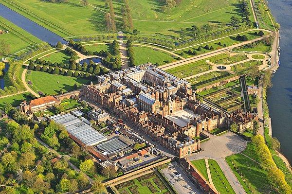 13. Hampton Court Sarayı, Richmond, Surrey.