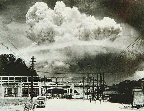 5. Atom bombasından 20 dakika sonra Nagazaki kenti. (1945)
