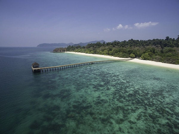 5. Архипелаг Мьей расположен в южной части Мьянмы. Состоящий из более чем 800 островов, архипелаг предлагает множество кристалльно чистых пляжей и вод, идеальных для погружения с аквалангом благодаря разнообразной морской флоре и фауне.