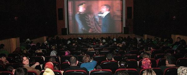 11. Filmi yabancı veya kaliteli Türk filmlerinin olmadığı bir döneme veya yarı yıl tatili, bayram gibi zamanlara getir ki sinemaya gidenler istemeye istemeye filmine maruz kalsın.