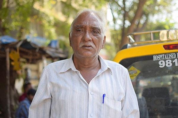 Vijay Thakur, 75 yaşında Hindistanlı bir mühendis. Aslında eski bir mühendis demeliyiz. Çünkü hayatını artık taksi şoförlüğü ile kazanıyor.