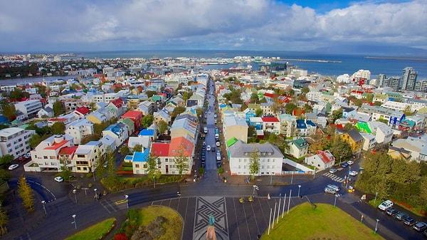 İzlanda son derece soğuk bir memleket. Bu yüzden yerel ligi yalnızca 5 ay sürüyor.