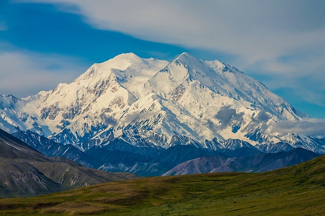 1. Geniş nehir vadileri, tundra, yüksek dağ sıraları ve buzul dökümlü dağların bulunduğu Alaska Denali National Park