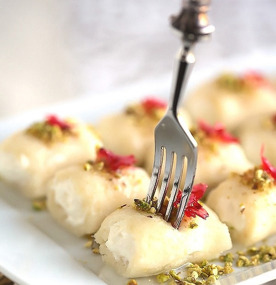 Güllaç Dışında Gül Suyu Kullanabileceğiniz 11 Farklı Tarif