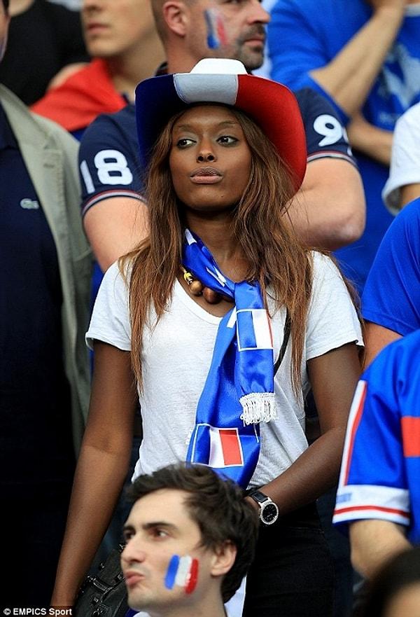 Birçok farklı kültüre ev sahipliği yapan Fransa'nın bu özelliği futbol takımı gibi tribünlerine de yansımış.