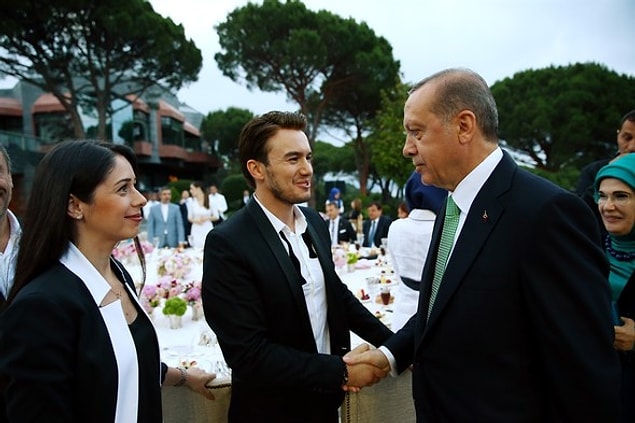 İftar yemeğine önceki yıllardan aşina olduğumuz isimler kadar ilk kez katılanlar da mevcuttu.
