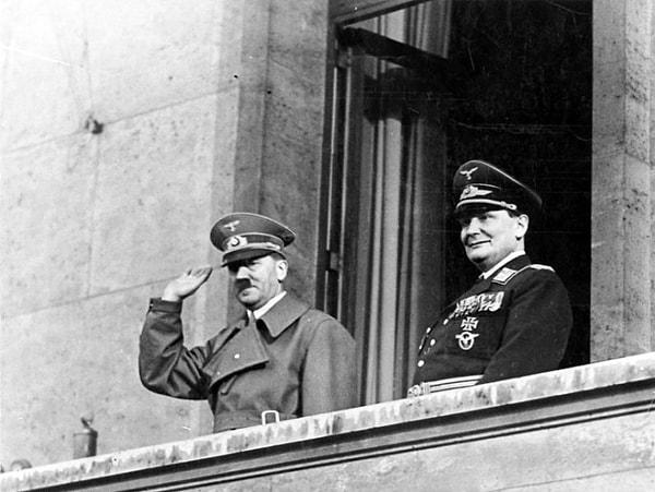 Hitler’e ait bir pantolon ise 62 bin Euro’ya alıcı buldu