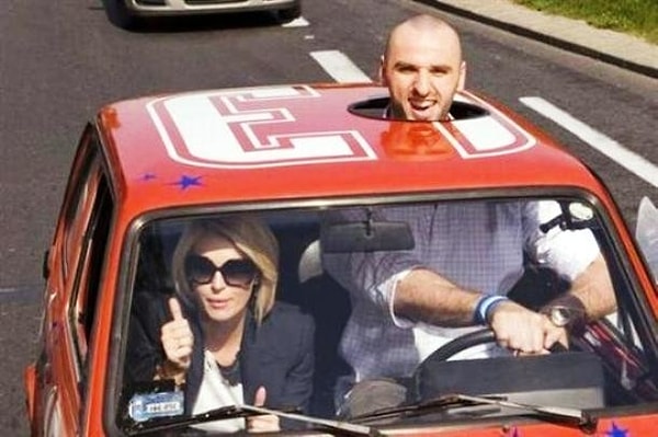 14. Фотошоп? Нет. Просто высокий мужчина водит очень маленькую машину.