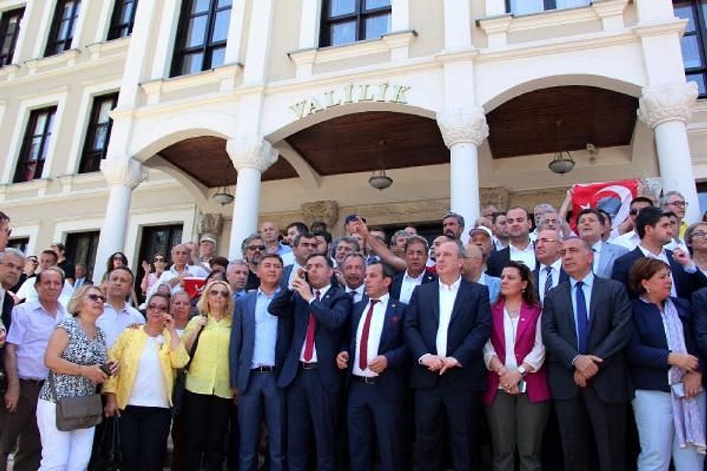 Bolu'da 10. Yıl Marşı'nın Yasaklanmasını Protesto Eden CHP'liler Valiliğe Yürüdü