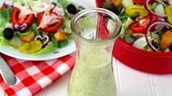 Salata Sezonu Geldi! Otları Tatsız Tuzsuz Yememeniz İçin Size Gereken 13 Salata Sosu