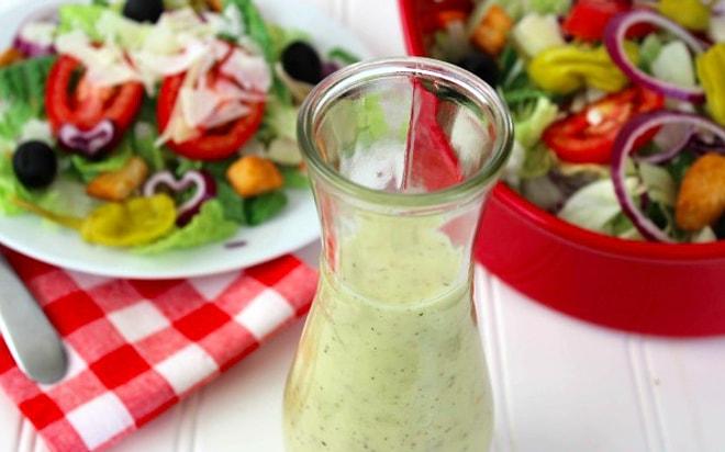 Salata Sezonu Geldi! Otları Tatsız Tuzsuz Yememeniz İçin Size Gereken 13 Salata Sosu