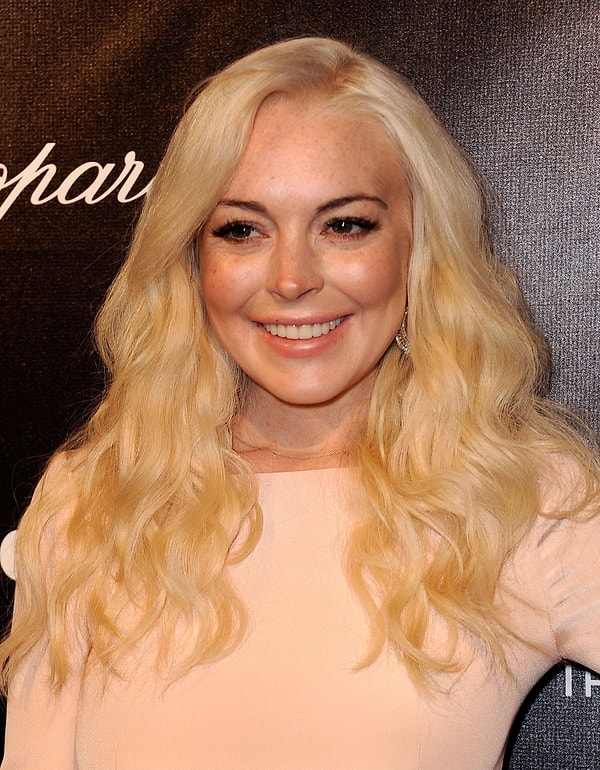 13. 2012г. – Это фото долго обсуждалось общественностью. Линдсей выглядит намного взрослее своих лет.