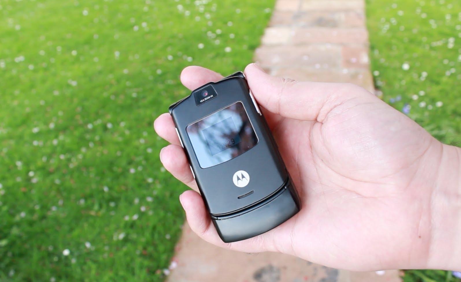 Телефон роко про. Motorola RAZR v3. Motorola RAZR v3 2004. Motorola кфяук м3. Motorola RAZR 3.