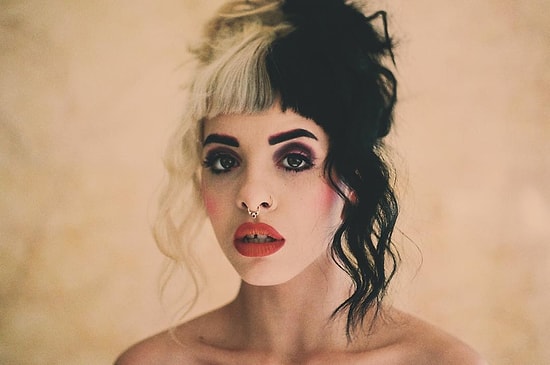 Sevimli, Bir O Kadar da Karanlık: Melanie Martinez!