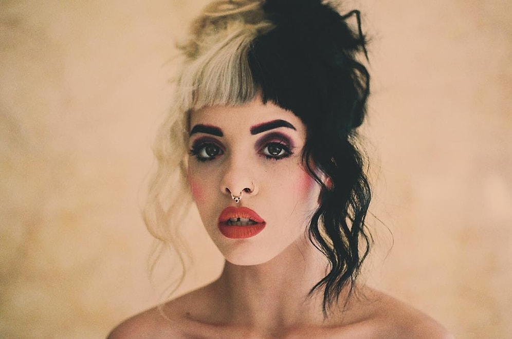 Sevimli, Bir O Kadar da Karanlık: Melanie Martinez!